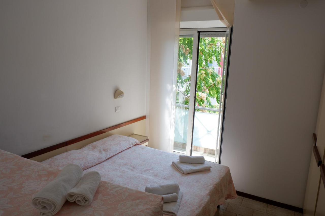 Due Gemelle Hotel Rimini Exterior photo
