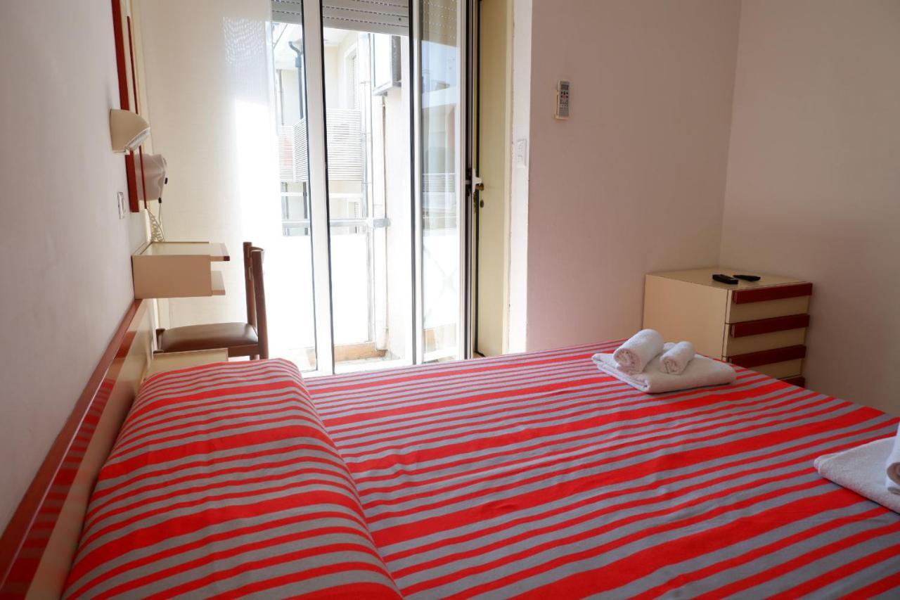 Due Gemelle Hotel Rimini Exterior photo