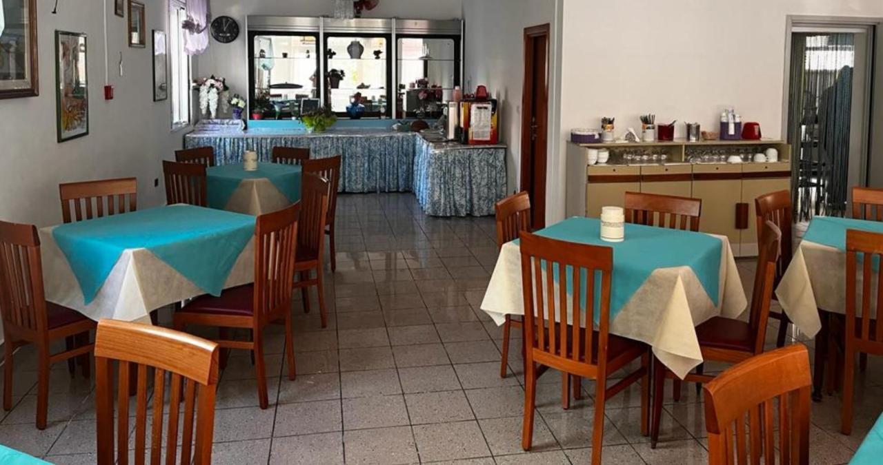 Due Gemelle Hotel Rimini Exterior photo